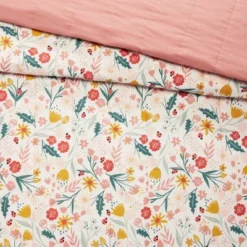 Garden Floral Cotton Kids' Quilt - Pillowfort™ -Baby Products Series GUEST cc170aea 18b8 4baa a358 3da1731ccede