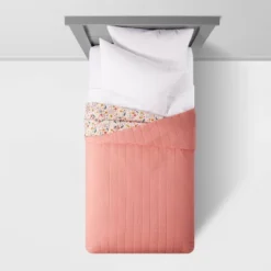 Garden Floral Cotton Kids' Quilt - Pillowfort™ -Baby Products Series GUEST d3bdaf31 0cab 4f54 8928 29eae4ea96ea