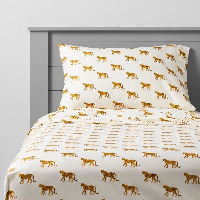 Cheetah Microfiber Kids' Sheet Set - Pillowfort™ 4 Cheetah Microfiber Kids' Sheet Set - Pillowfort™ - Image 4